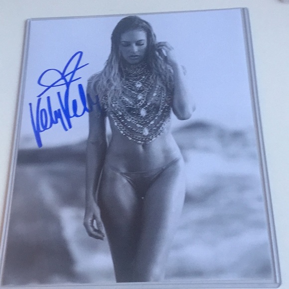 Kelly Kelly - Picture 1 of 1